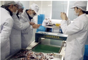 安全零食背后的“硬核”科技 探访良品铺子零食工厂与碳酸钙技术研发溯源